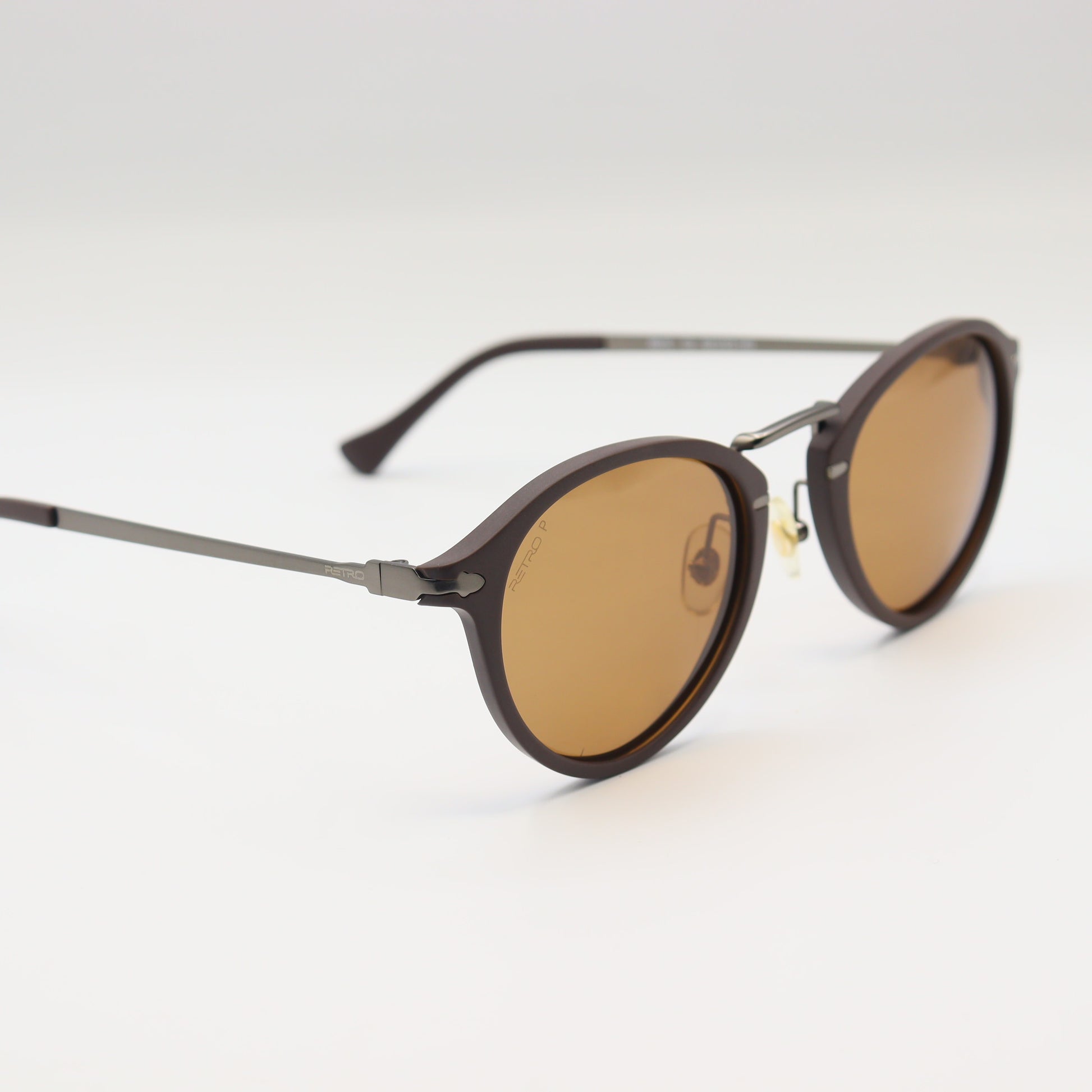 Retro P round sunglasses by CHASHMAY KHAS® with metal bridge, featuring a classic design and premium construction.