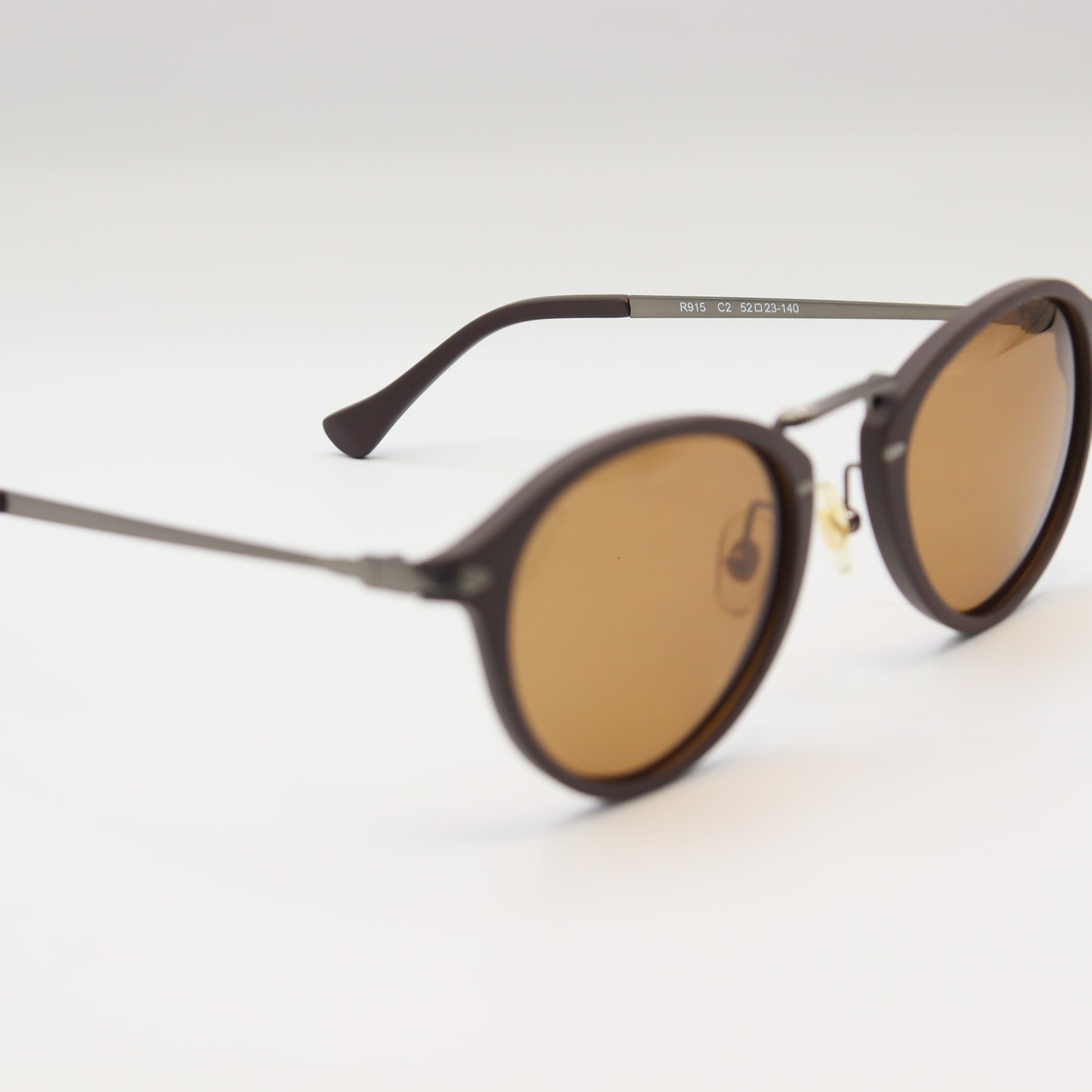Retro P round sunglasses by CHASHMAY KHAS® with metal bridge, premium design, featuring circular lenses and sleek frame.