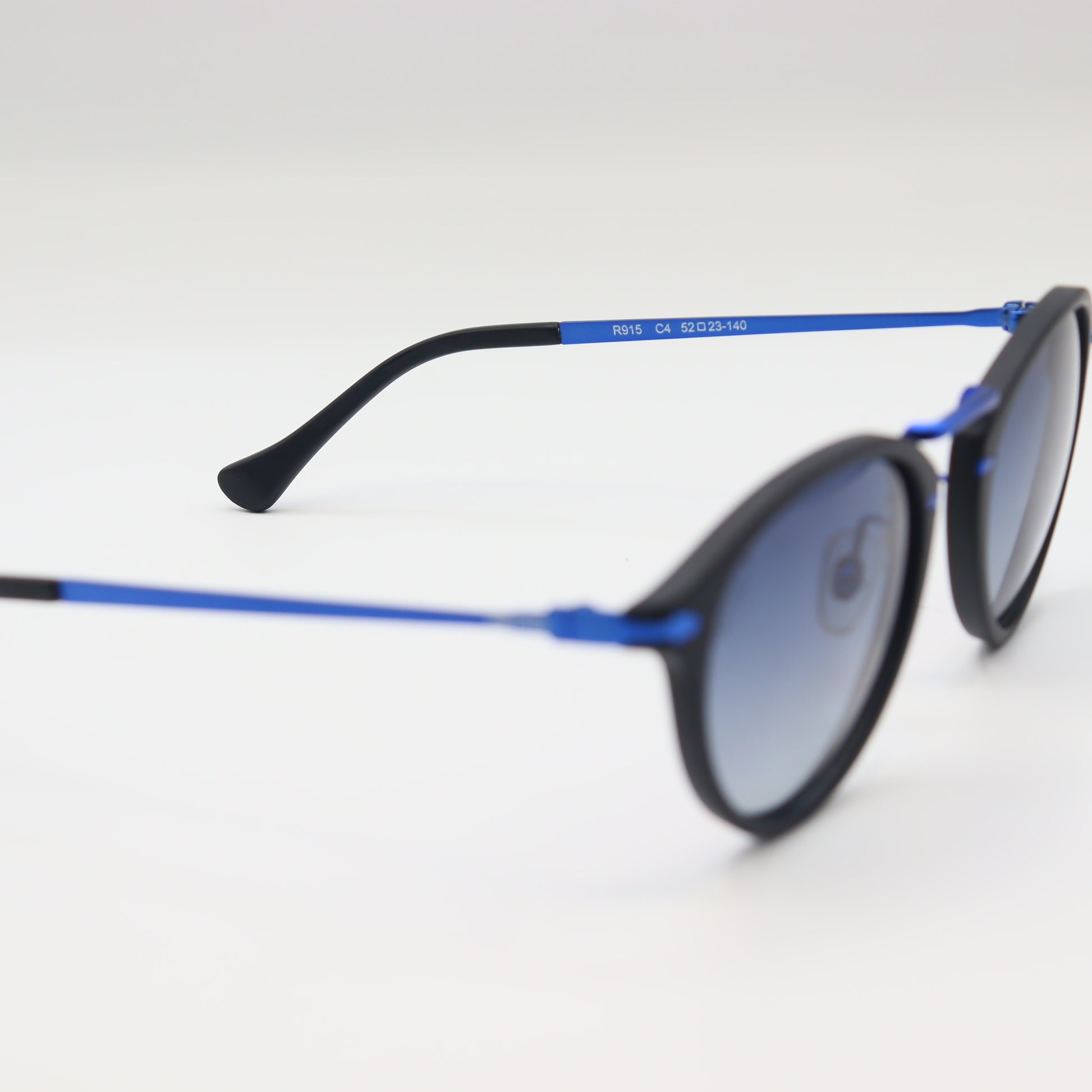 Retro P round sunglasses by CHASHMAY KHAS® with metal bridge, featuring a sleek premium design and classic style.